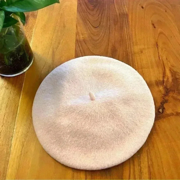 Vintage Wool Beret Minimalist Pastel Pink Classy Timeless Cute Hat Accessory - Picture 2 of 4
